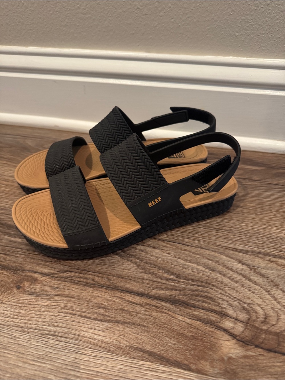 Reef Men's Black Strappy Sandal with Tan Footbed and Slingback